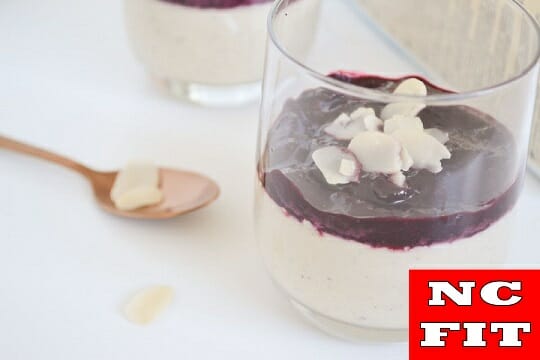 Amandel Panna Cotta met Bosbessen Coulis